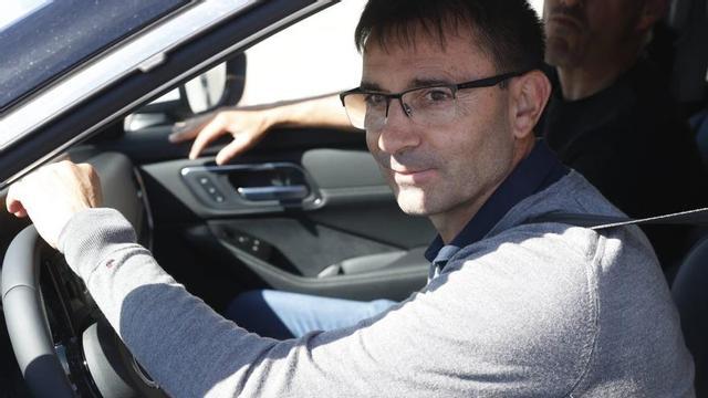 Asier Garitano, a la salida de Mareo tras su despido.  | ÁNGEL GONZÁLEZ