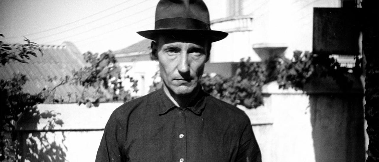 El escritor William Burroughs, en Tánger.