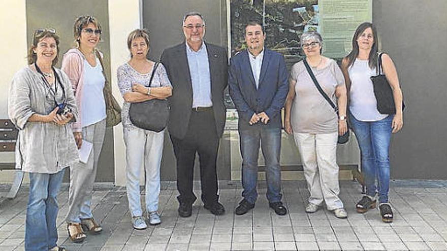 L&#039;alcalde Vendrell amb el director general d&#039;Arxius i la resta del grup