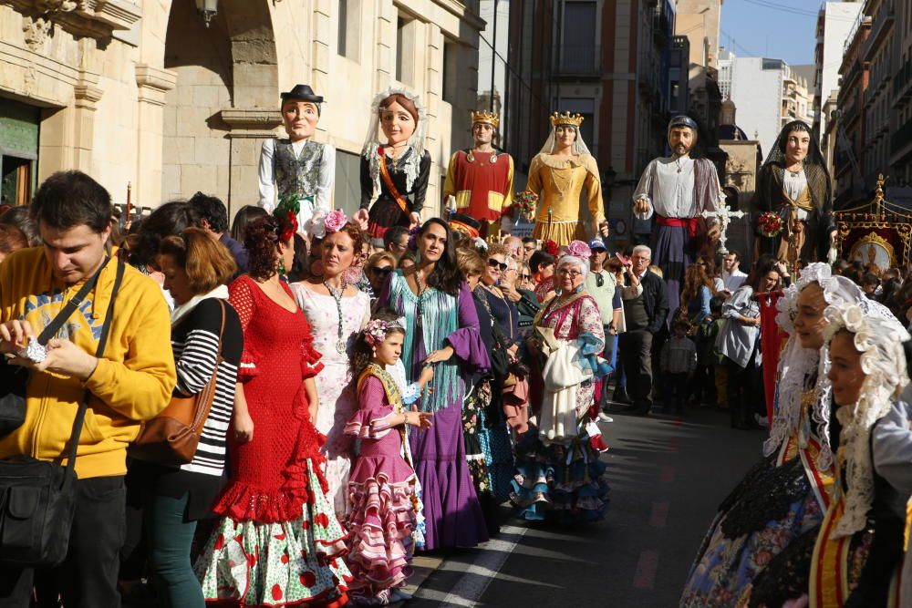 La Concatedral ha acogido hoy la solemne misa, presidida por el obispo Jesús Murgui, con motivo de San Nicolás, patrón de Alicante, según la organización.