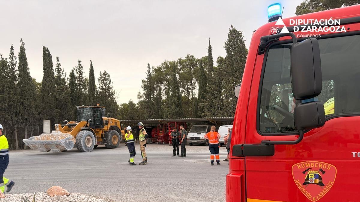 Intervención de los bomberos de la DPZ en el accidente de Quinto, este viernes.