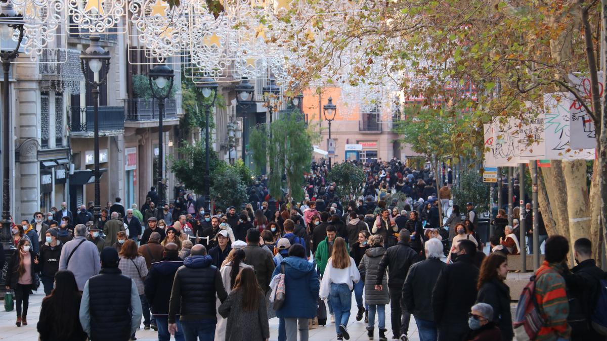Portal de l&#039;Àngel de Barcelona amb gent passejant