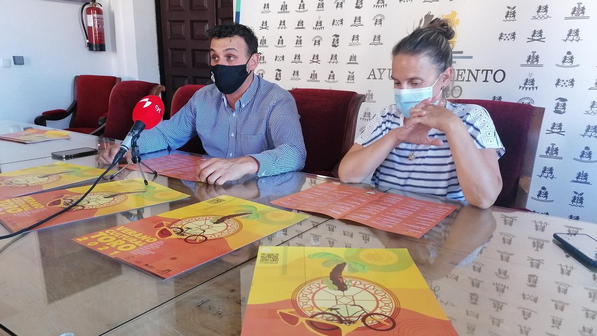 Tomás del Bien y Sara Pérez presentan el programa de actividades del &quot;Verano Cultural&quot; de Toro