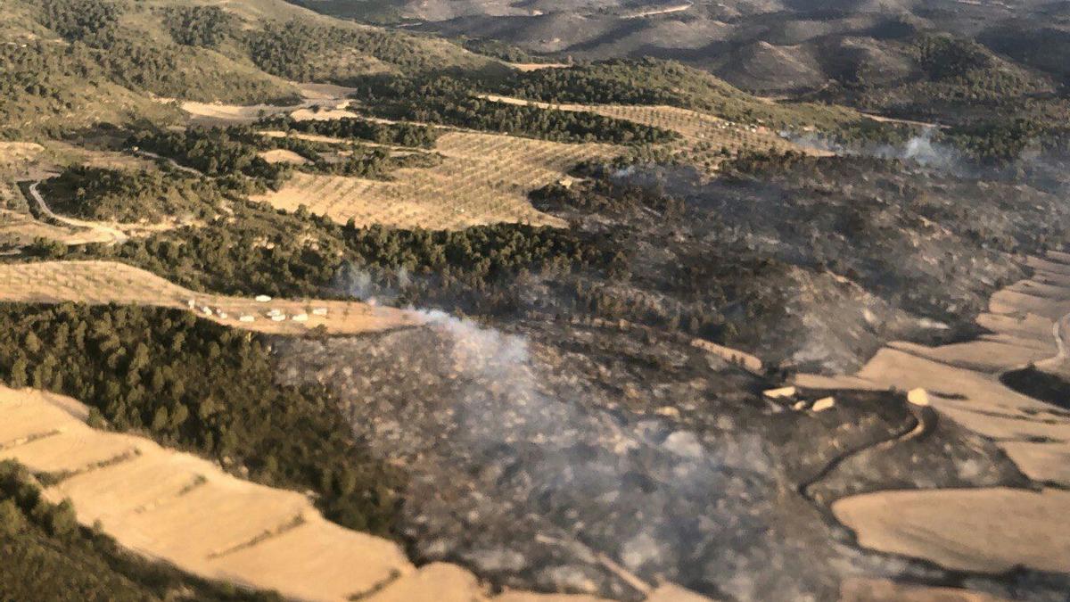 Imagen del paisaje quemado en Nonaspe, este domingo.
