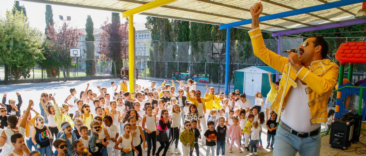 El espíritu de Freddy Mercury se encarna en el CEIP Anexo A Lomba