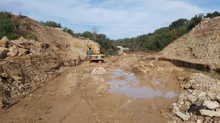 Spanisches Heer baut Behelfsbrücke nach Regenflut auf Mallorca