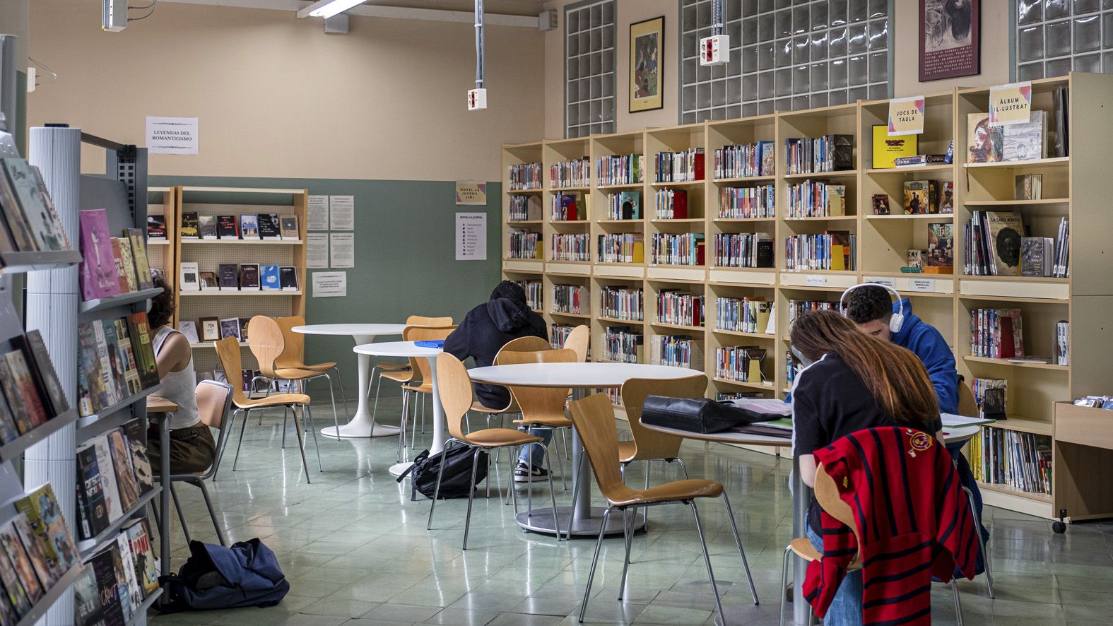 Biblioteca escolar del instituto público Menéndez y Pelayo de Barcelona.