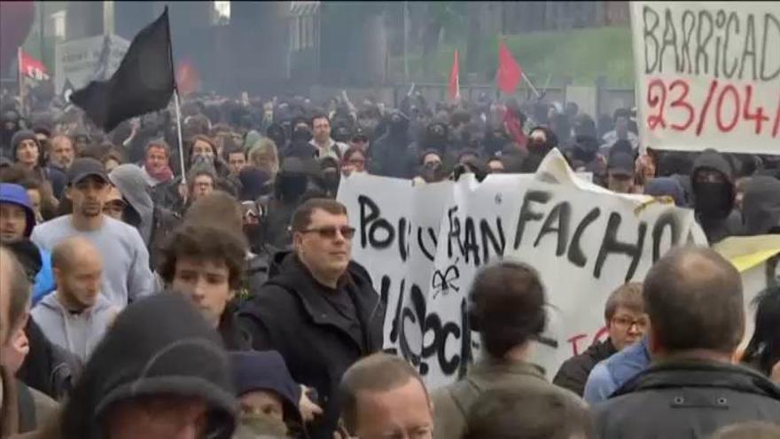 Protestas en París en contra de Marine Le Pen