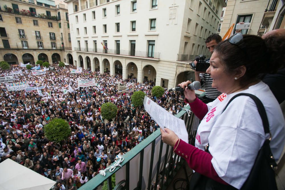 Manifestación en contra de los recortes de aulas en la enseñanza concertada