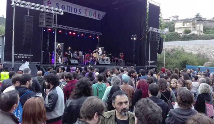 Cientos de personas acuden el concierto solidario por "Sesé", en el que actuaron Dakidarría, Zamaramandi, Siniestro Total y Wöyza