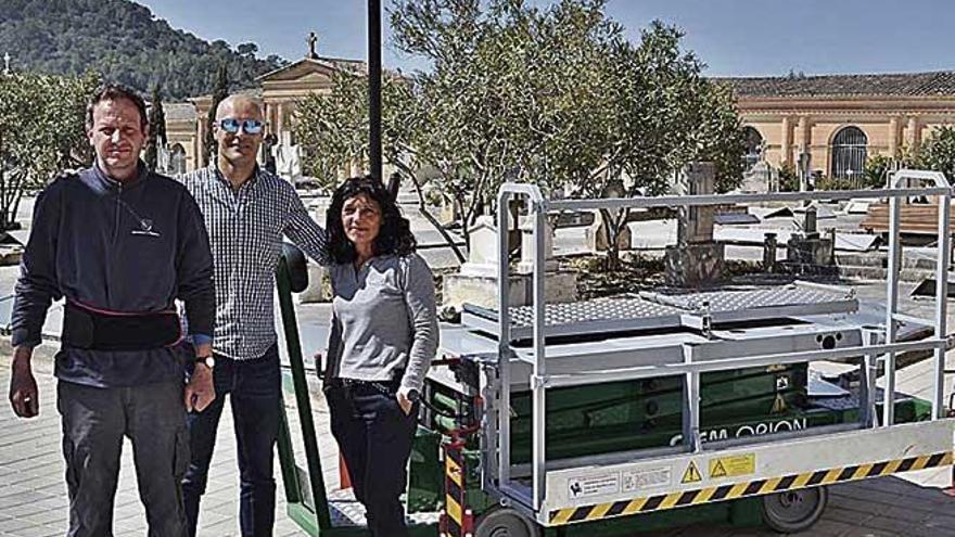 Plataforma elevadora en el cementerio de Manacor