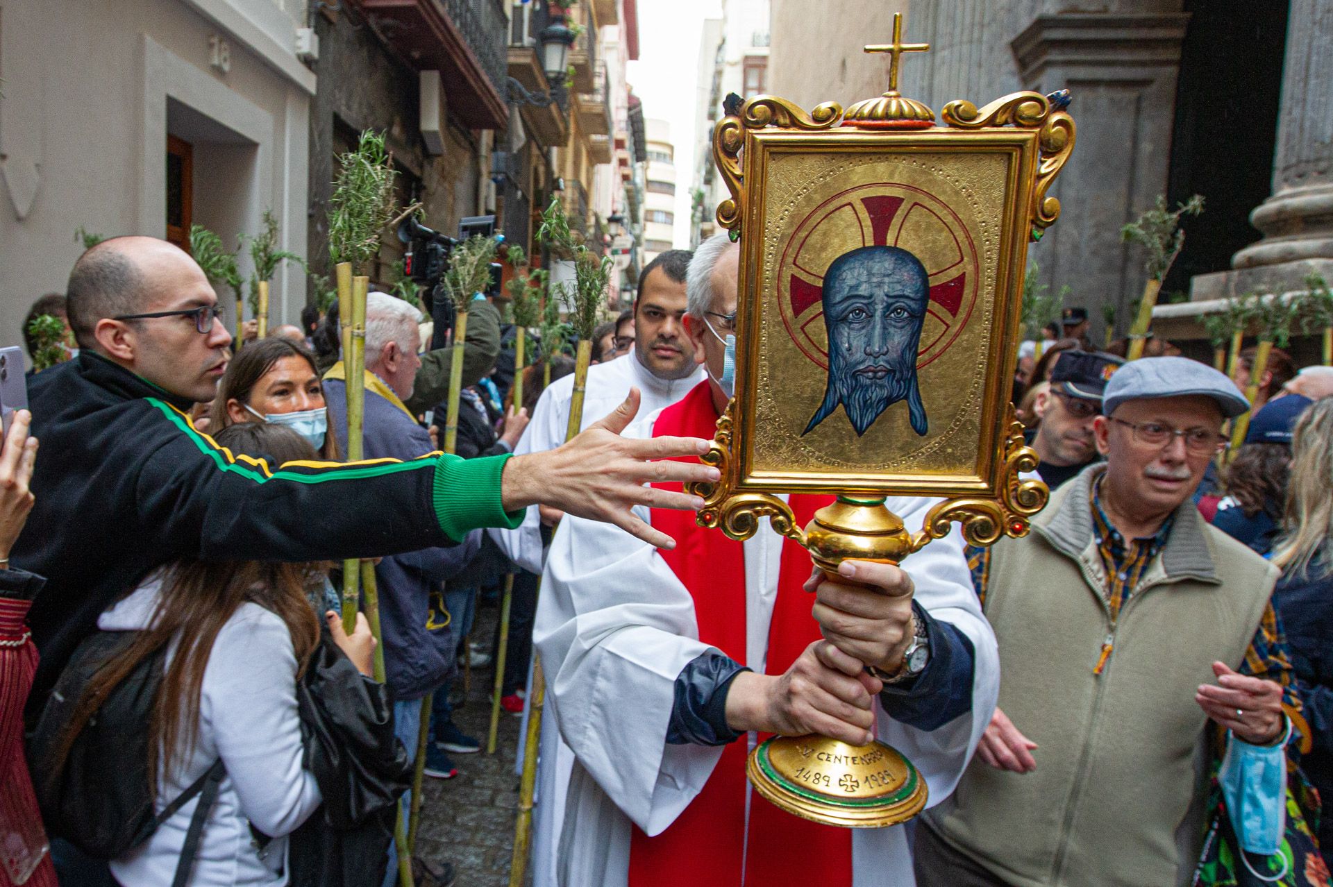 La lluvia no puede con la tradición