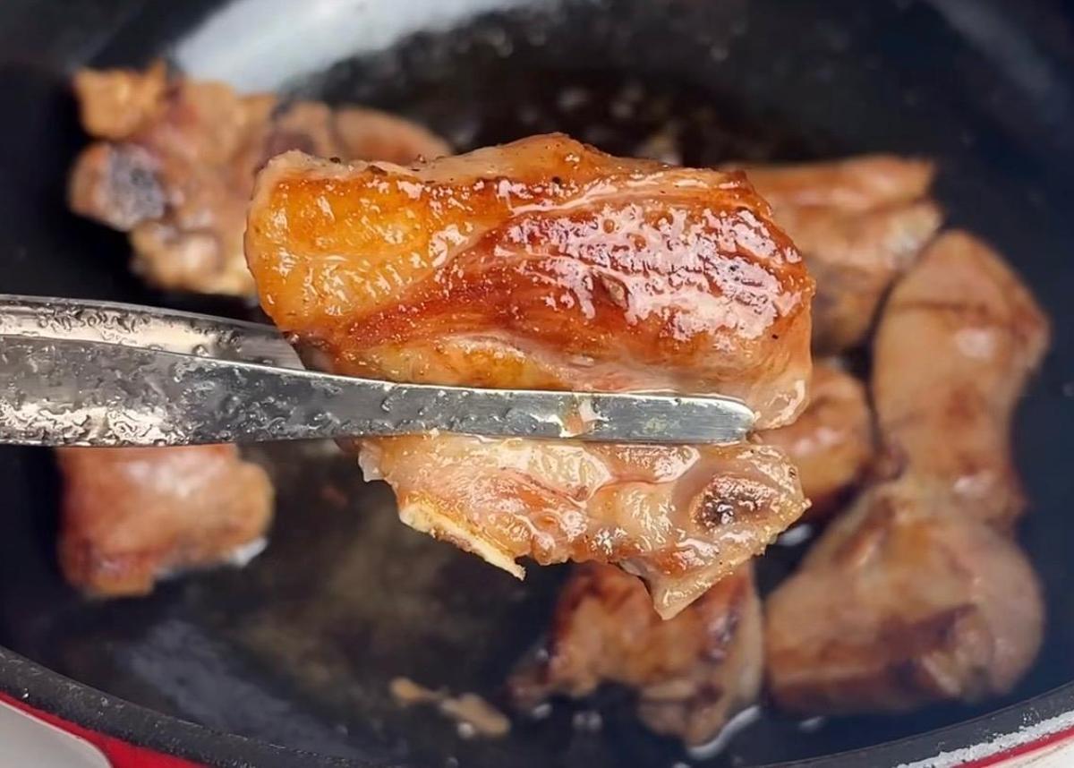 Así cocina el ternasco el 'influencer' gastronómico.