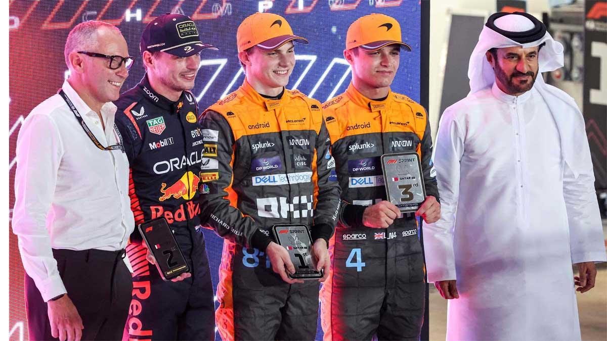 Domenicali y Ben Sulayem, con el trío del podio en el GP de Qatar, Verstappen, Piastri y Norris