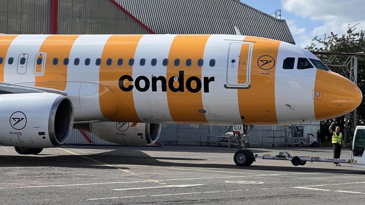 Condor-Maschine am Flughafen.