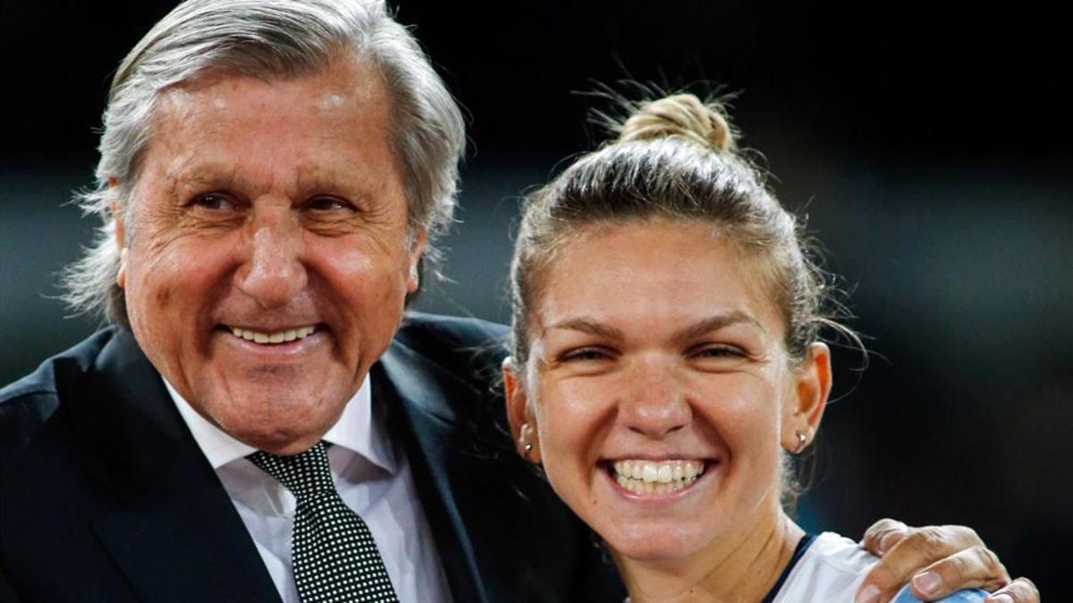 Ilie Nastase junto a Simona Halep, la campeona de Madrid