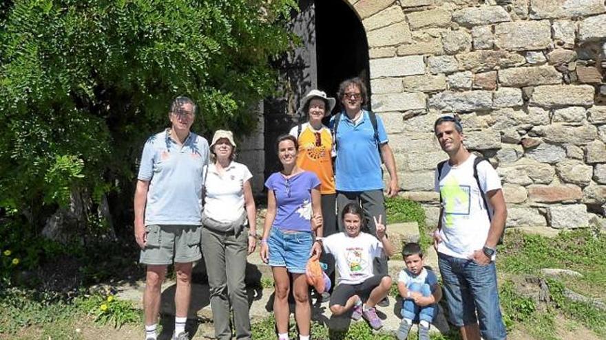 Turistes de la Cerdanya participant en una de les sortides a Bell-lloc