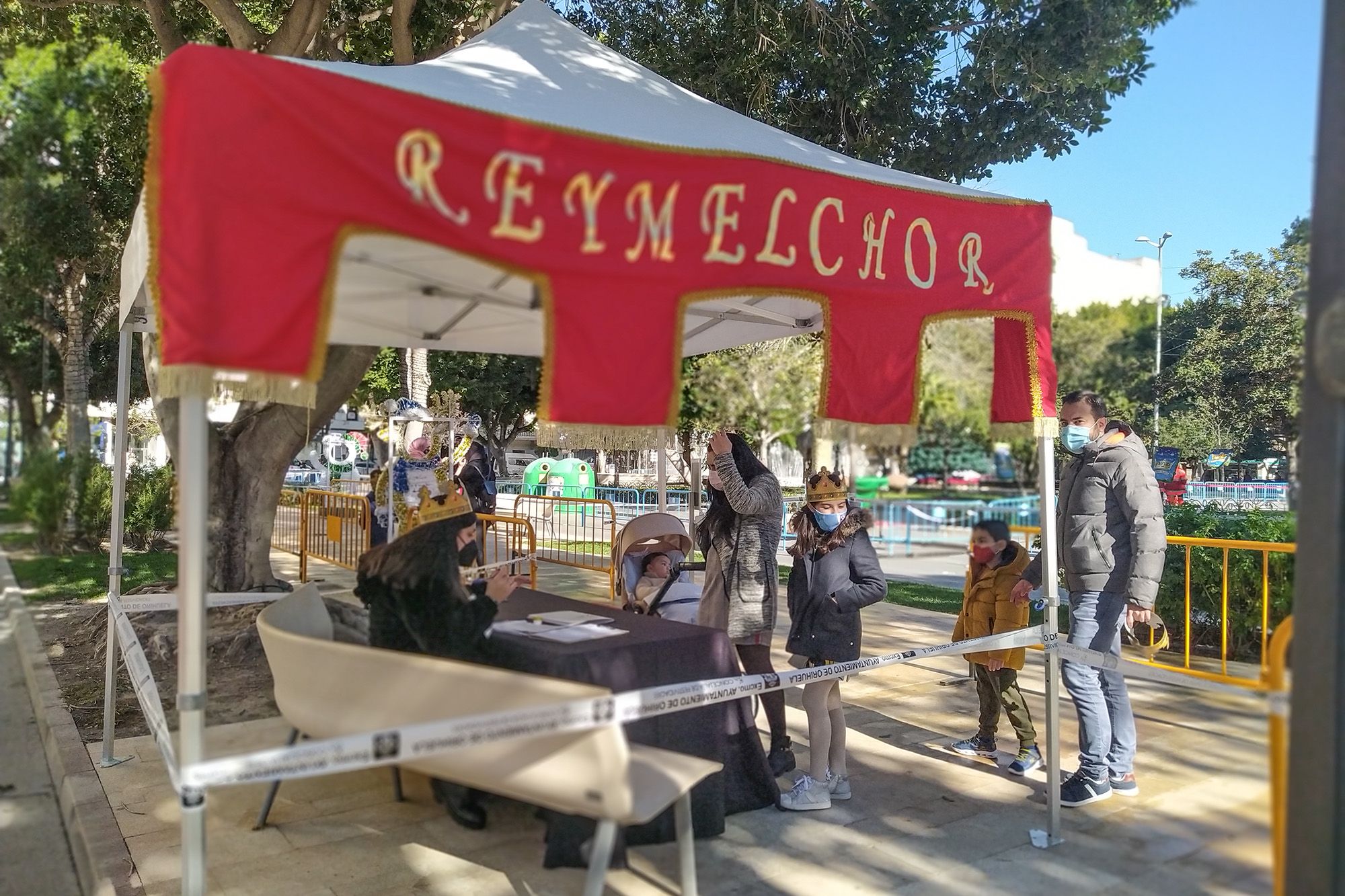 Los Reyes Magos reciben a los niños de Orihuela en la Glorieta