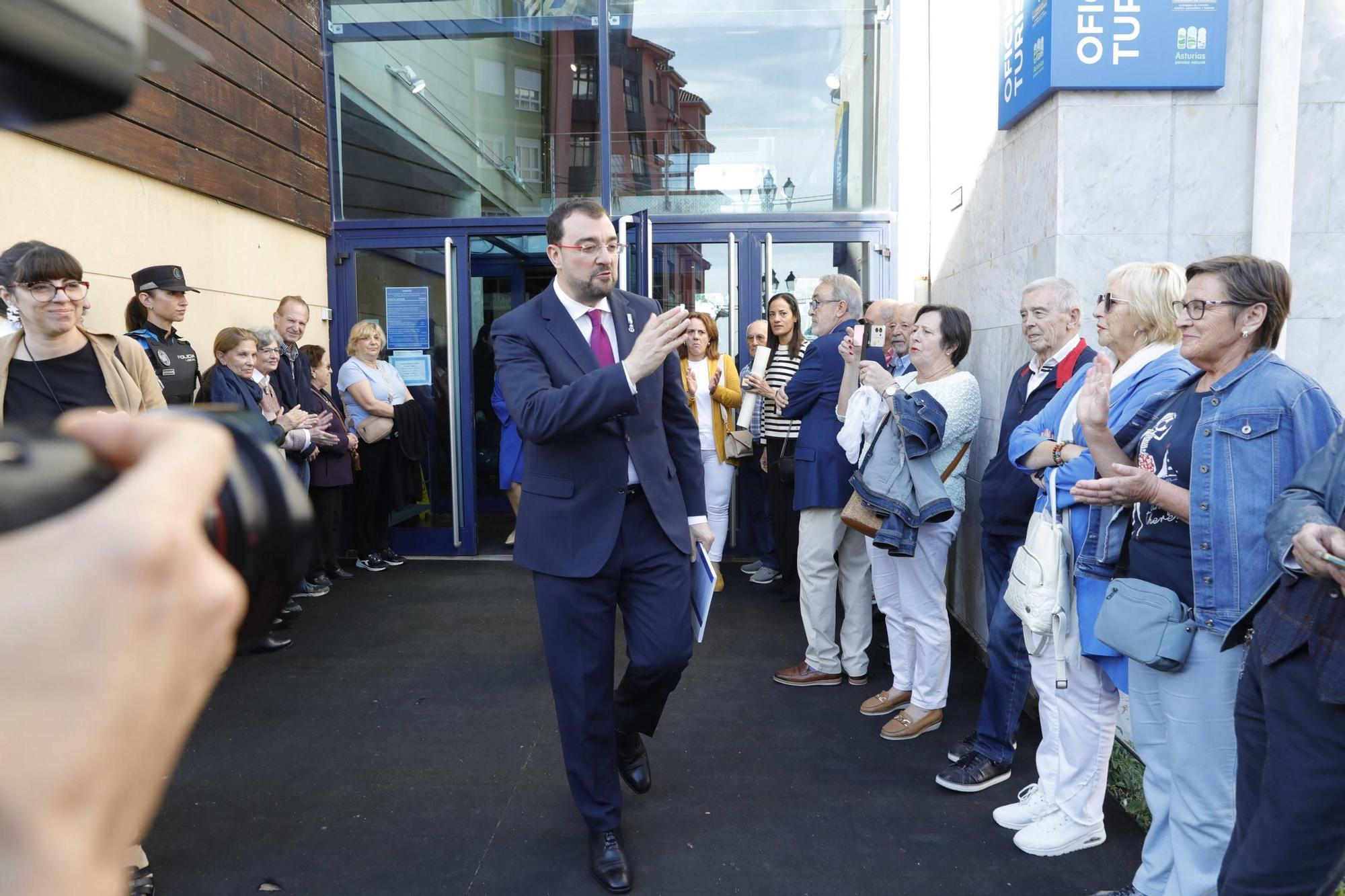 El cardenal Ángel  Fernández Artime recibe el título de Hijo Predilecto de Asturias en Luanco (Gozón)