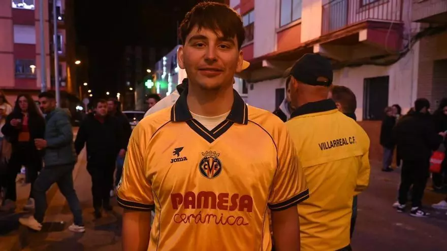 Vídeo: La afición del Villarreal pide a Moleiro para la selección española