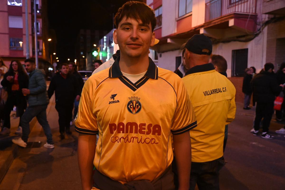 Juan Pellicer, aficionado del Villarreal que habla en la encuesta de la seleccion española.