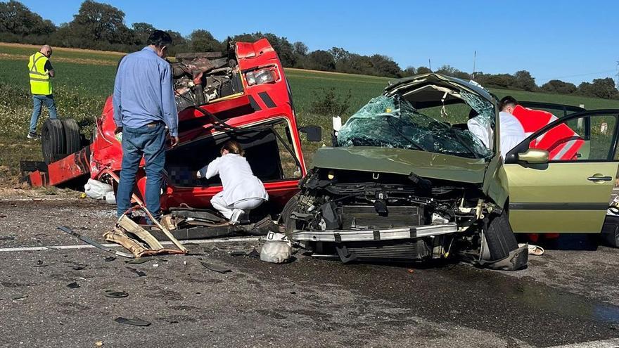 Una mujer fallecida y dos heridos en un accidente en Moreruela de Tábara