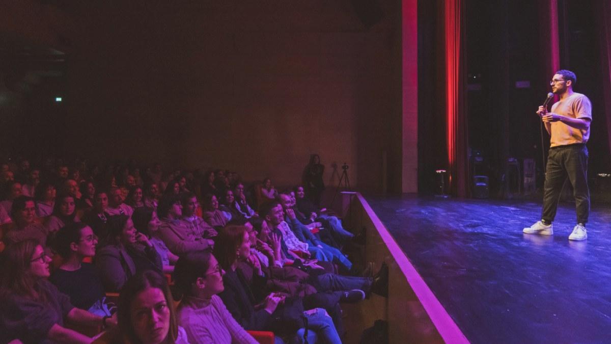 Galder Varas en uno de sus recientes espectáculos en Santiago ante numeroso público del Auditorio Abanca.