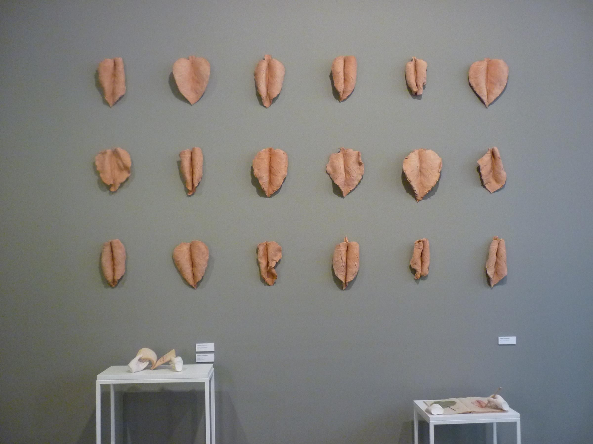 Obras de la exposición 'Contemporáneas' de Eva Hernández