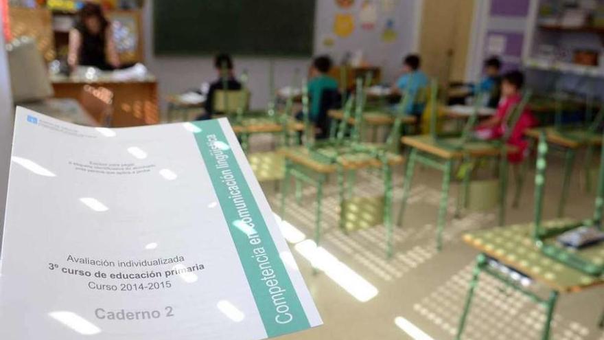 Muy pocos alumnos hicieron el examen de 3º de Primaria el pasado curso en Rubiáns. // Noé Parga