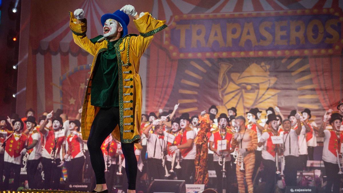 Adrián García, nuevo director de Trapaseros, que montó su &#039;circo del sol&#039;.