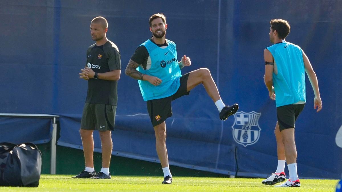 Iñigo Martínez, de vuelta con el grupo