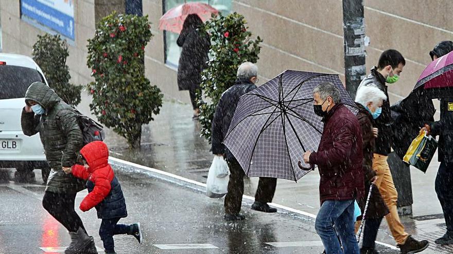 Las lluvias se prolongaron durante toda la jornada. |   // MARTA G. BREA