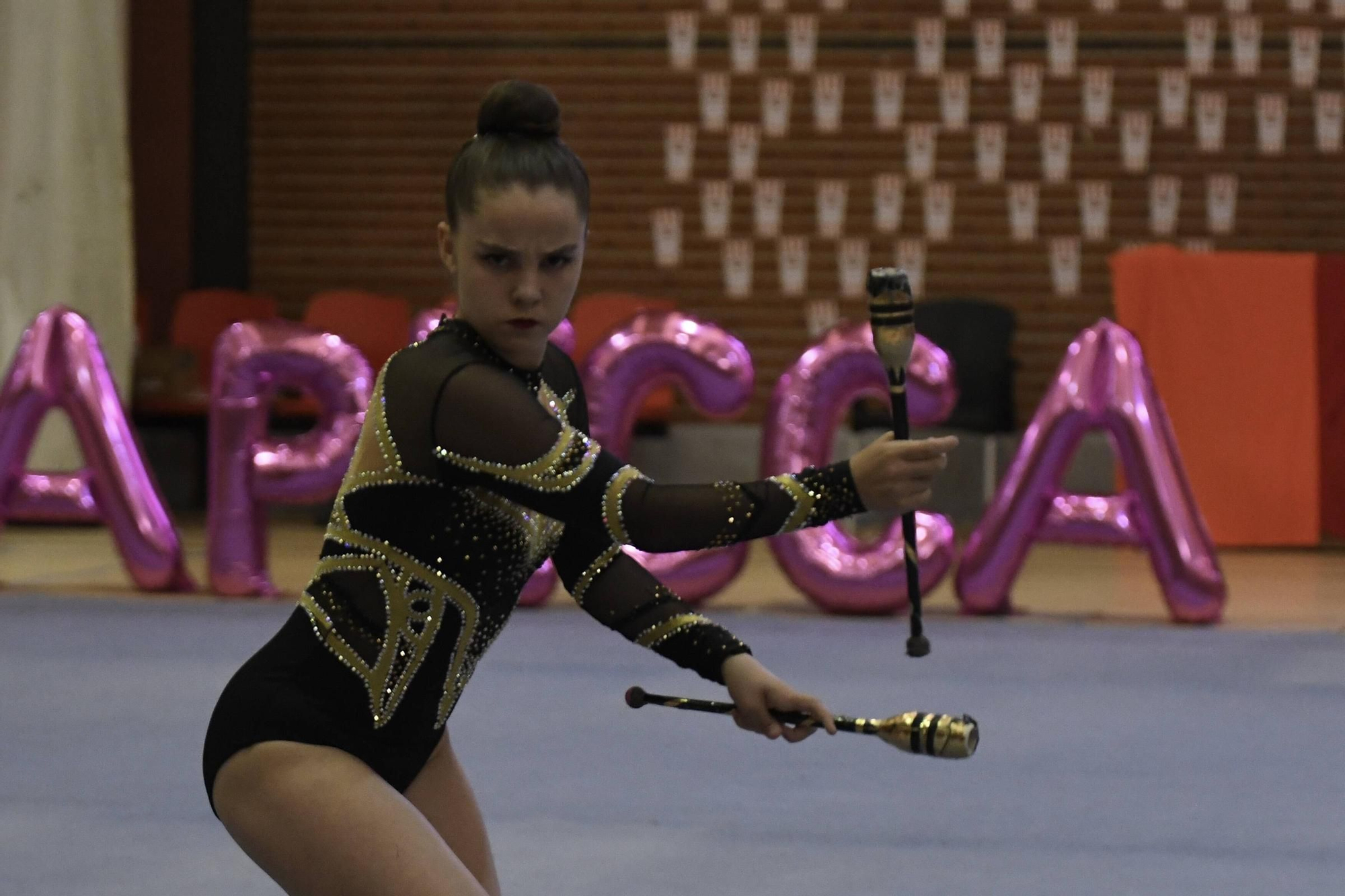 GALERÍA | Las gimnastas del Rítmica Mapecca exhiben su talento en el Manuel Camba