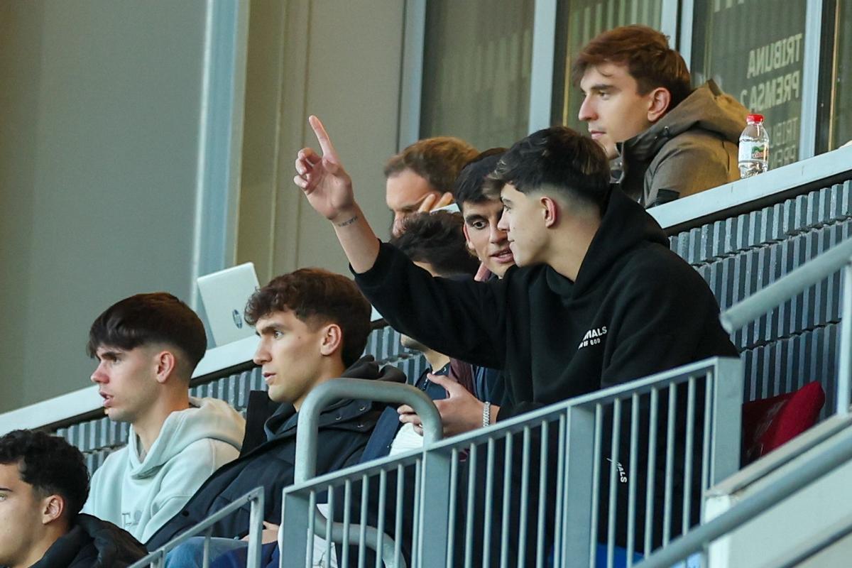 Gerard Martín fue a ver a sus compañeros del Barça Atlètic