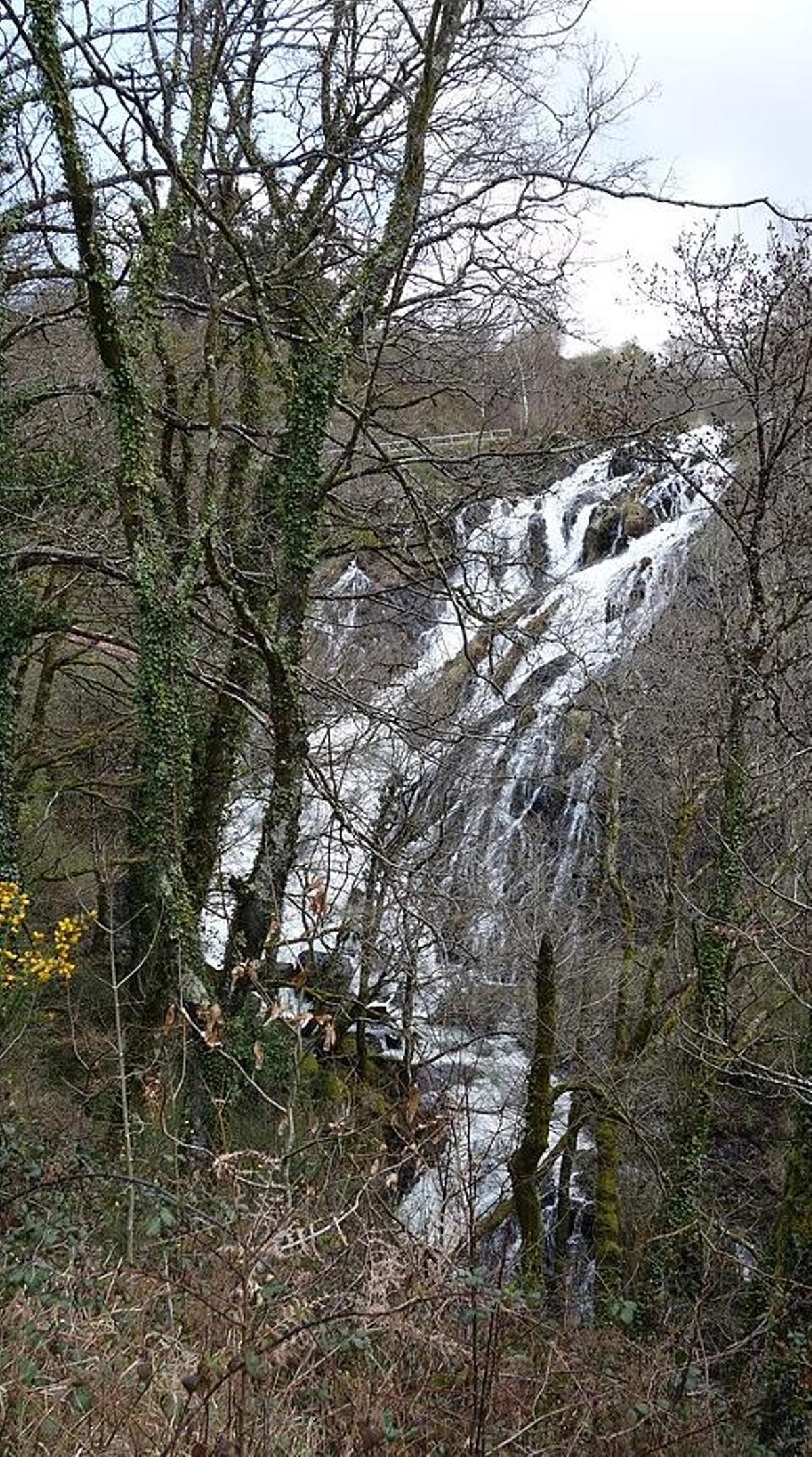 Fervenza de Brañas en Toques Serra do Careón