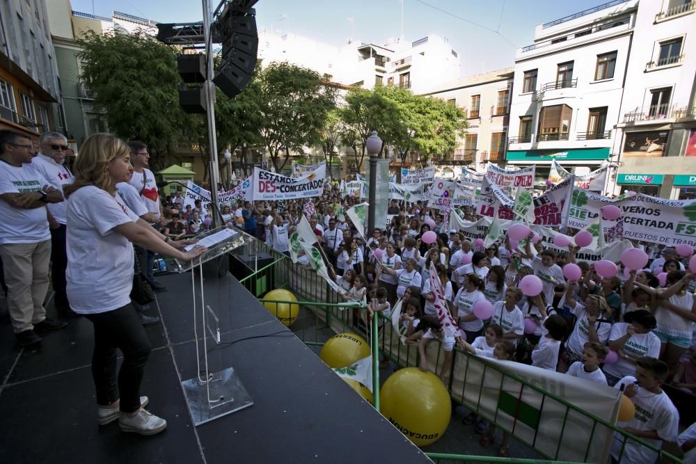 Los manifestantes de diferentes puntos de la provincia piden que sus hijos mantengan la libertad a la hora de optar por esta educación