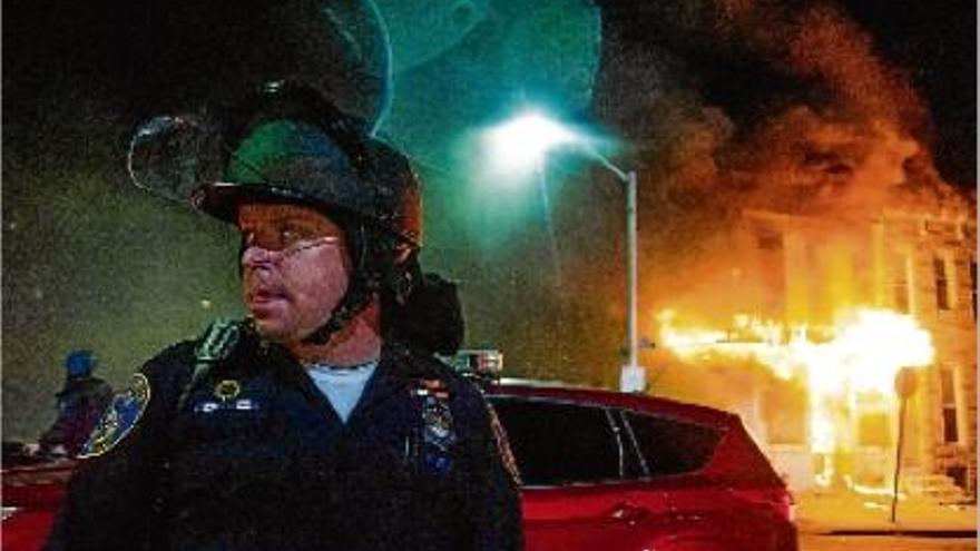 Un negoci crema durant els disturbis provocats a Baltimore la matinada d&#039;ahir