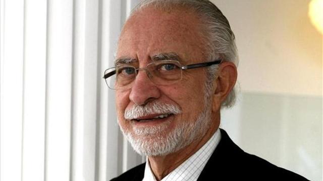 El escritor gallego José María Merino.