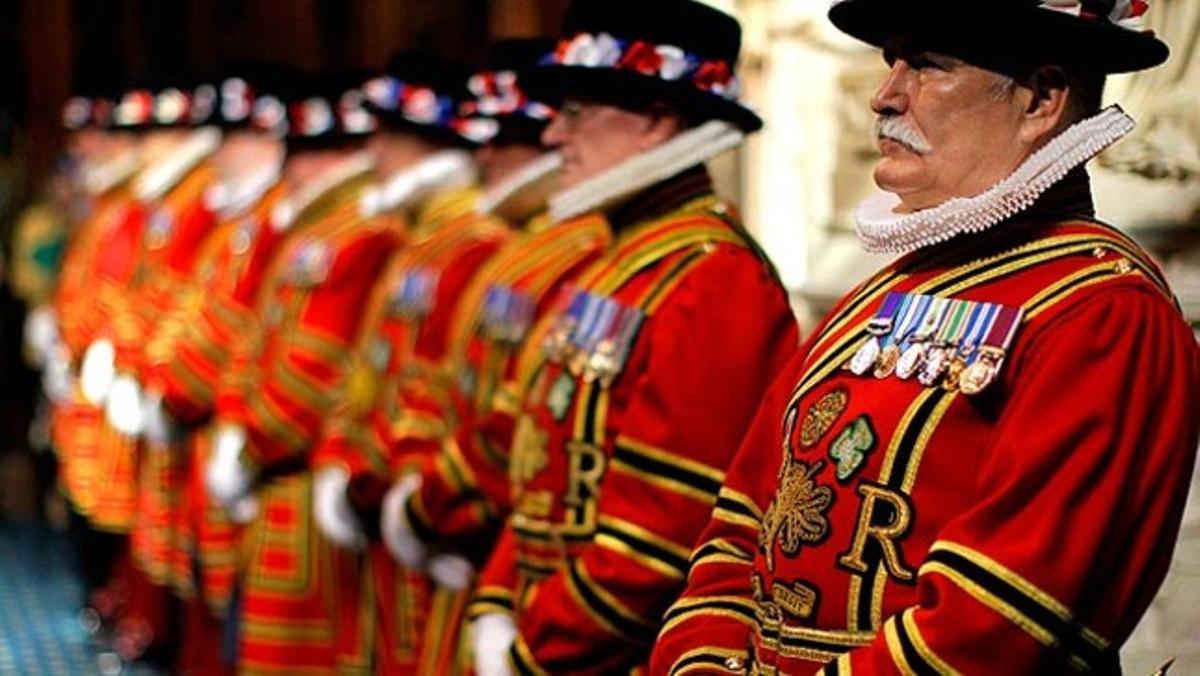 Un grup de guàrdies del palau de Westminster a Londres es prepara per realitzar una cerimònia tradicional.