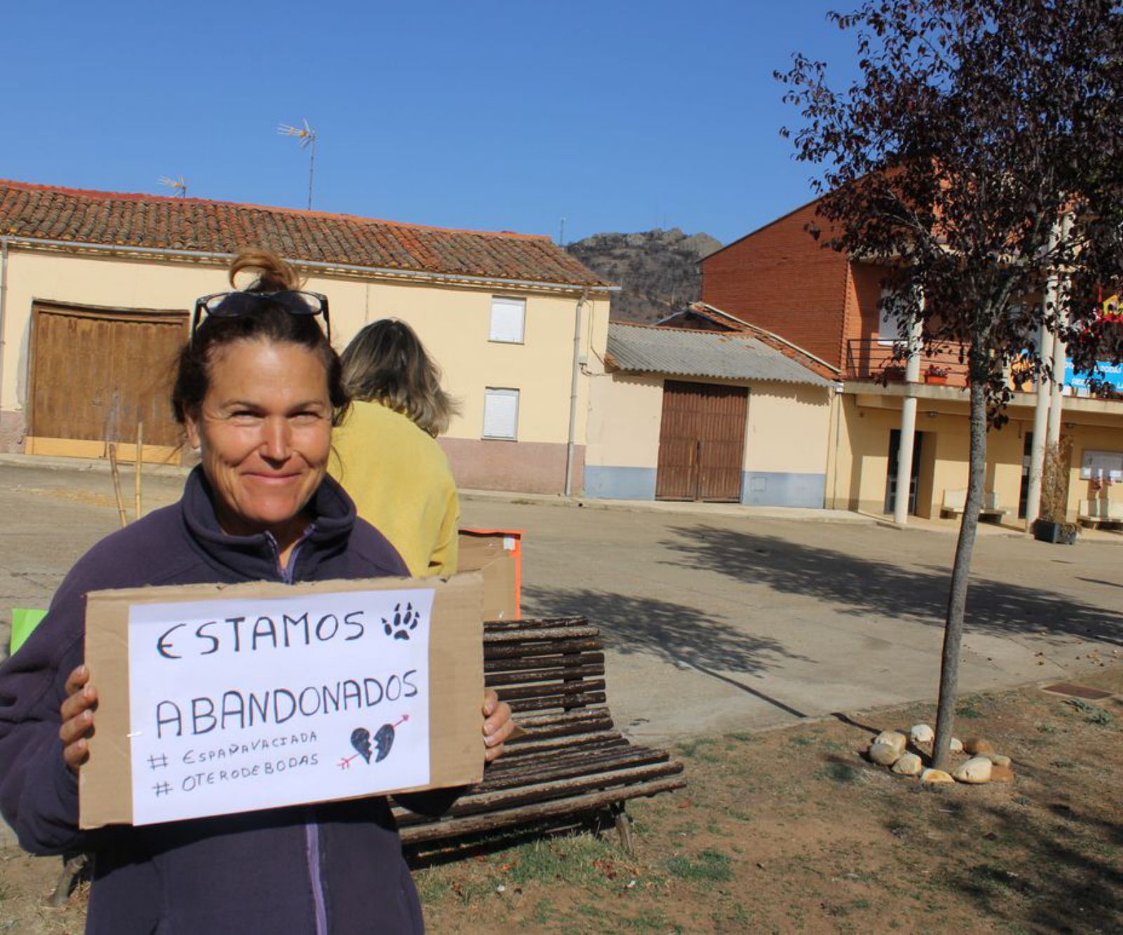 Una vecina denuncia el abandono en Otero de Bodas. | Araceli Saavedra