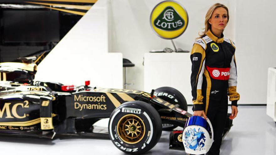 Carmen Jordá, con el equipo Lotus