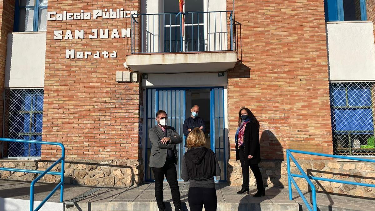 Diego José Mateos, José Ángel Ponce y Antonia Pérez, en el colegio de Morata.