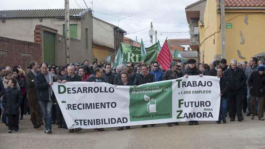 Imagen de la manifestación celebrada en Barcial del Barco a favor de la biorrefinería.