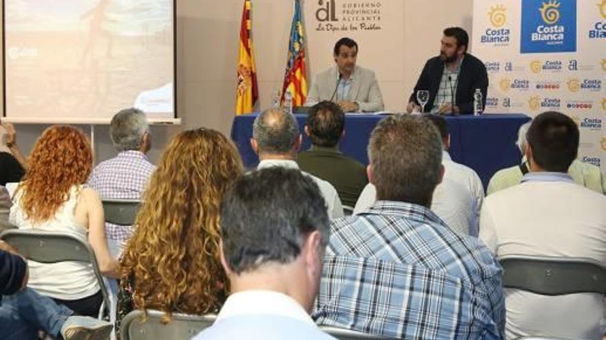 Dolón junto al gerente del Patronato, José F. Mancebo, en una presentación de propuestas deportivas.