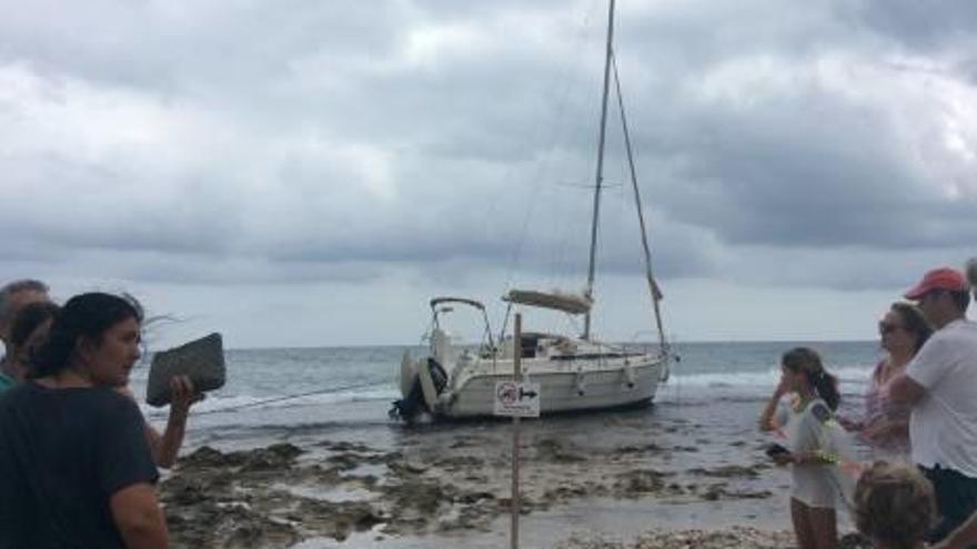 Encalla un velero en Xàbia en el segundo accidente marítimo en menos de 24 horas