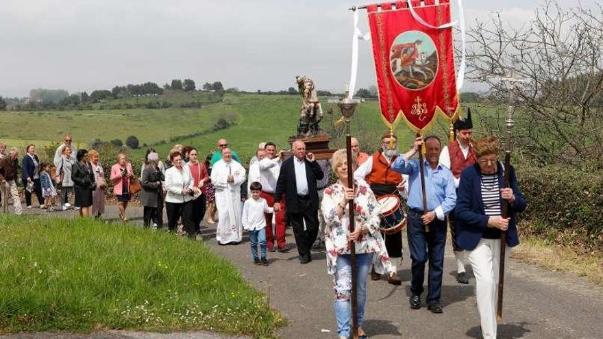 Procesión por San Jorge en la parroquia de Santurio