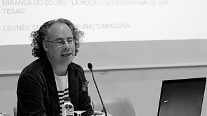 Pascual Riesco, en su conferencia sobre la toponimia leonesa.