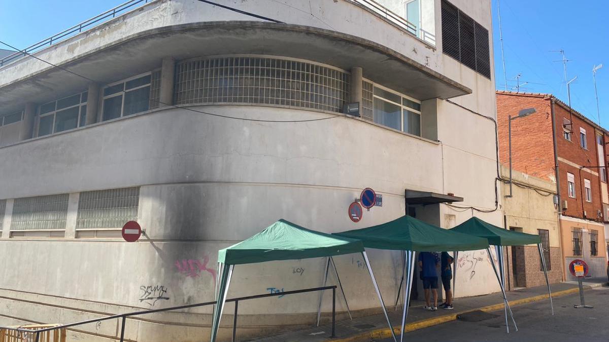 Las carpas en el centro de salud