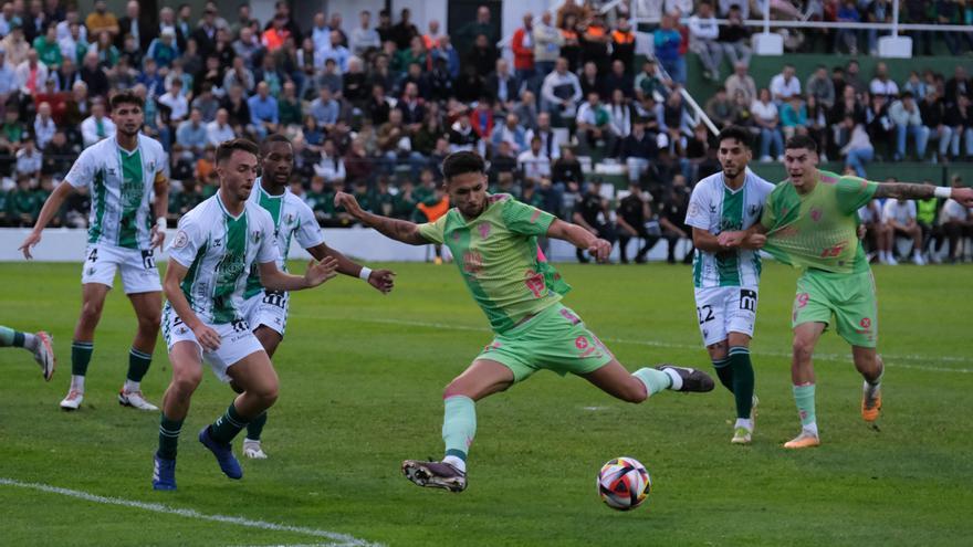 El Antequera CF le araña dos puntos a Málaga CF y UD Ibiza