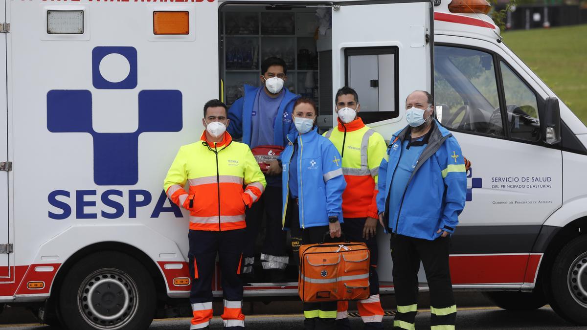 Parte del equipo de la UVI móvil del área sanitaria IV (Oviedo y centro).